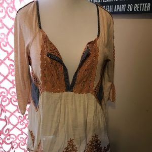 gimmicks by BKE Blouse NWOT